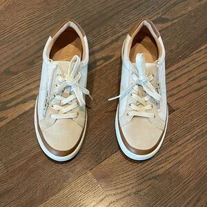 Vionic Women's Mayra Suede Tennis Shoes | Size 9 | Cream and Tan | Side Zipper